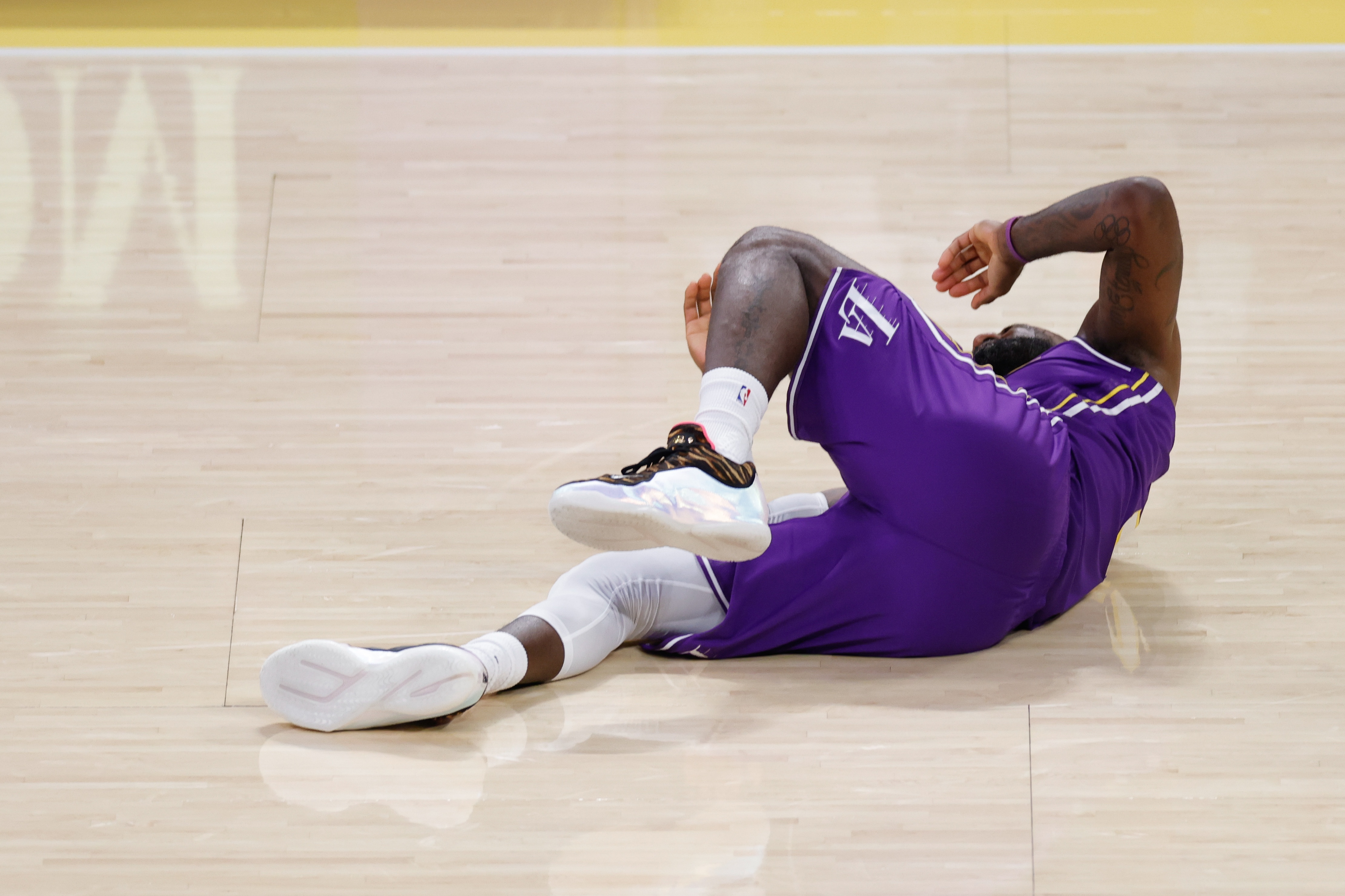 爱游戏官方网站-杰弗森：詹姆斯的假摔是最搞笑的 因为实在太假了 根本不懂怎么摔